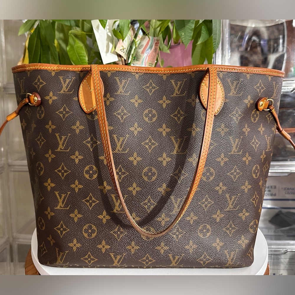 Louis Vuitton Monogram Never full MM amd Pouch with fashion pearl handle. 20% of - Picture 2 of 13